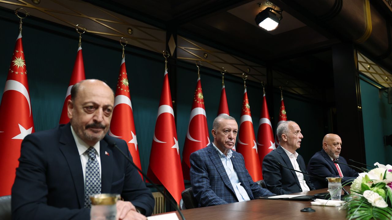 Kamu işçisinin en düşük aylık ücreti 15 bin liraya yükseldi