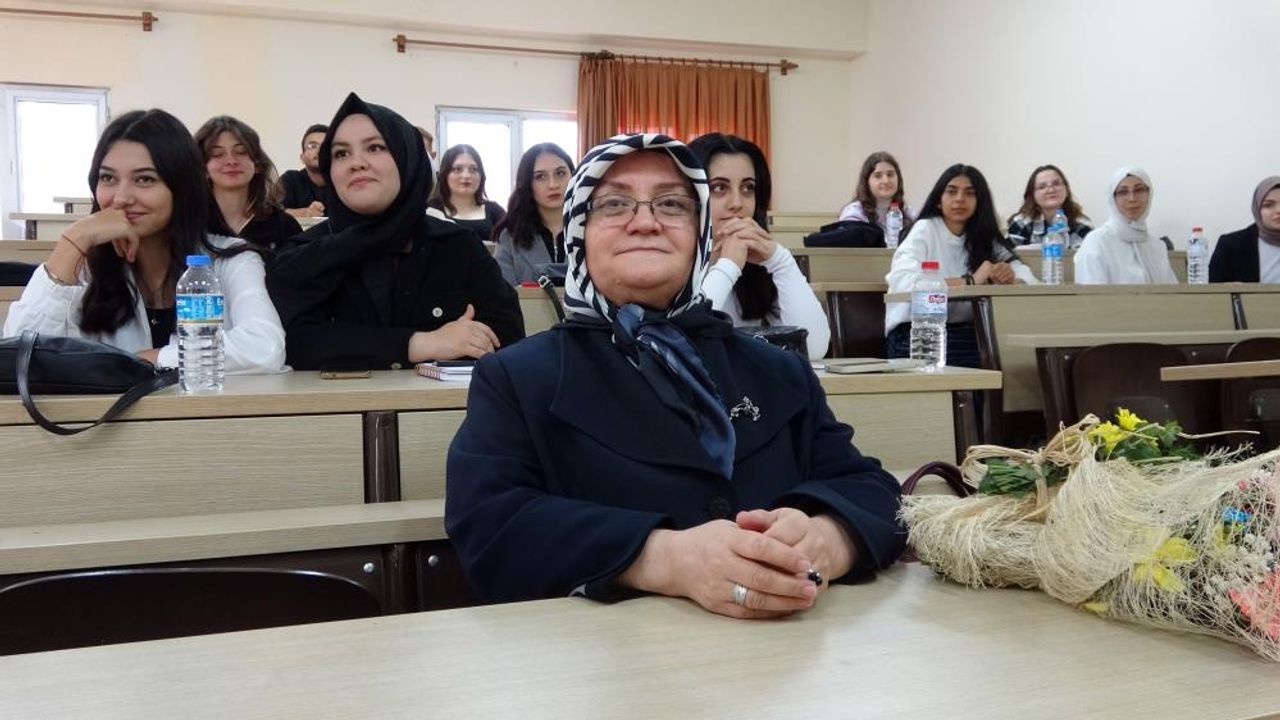 3 çocuk 4 torun sahibiyken üniversiteli oldu! 59 yaşındaki Yozgatlı kadın herkese örnek oldu