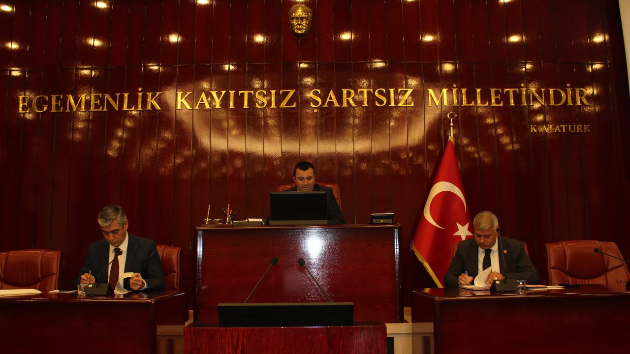 Meclis 1 gündem maddesiyle son buldu! Hazırlanan rapor kabul edildi