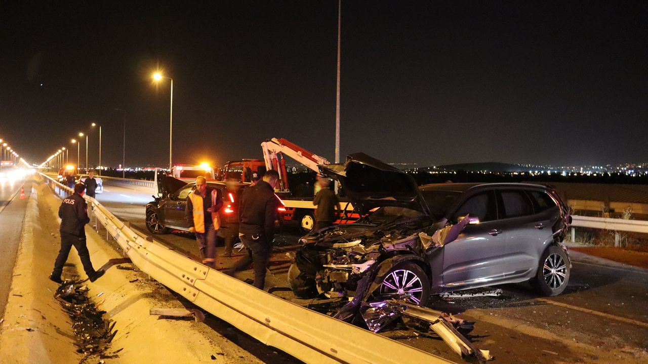 7 aracın karıştığı zincirleme kazada yol savaş alanına döndü