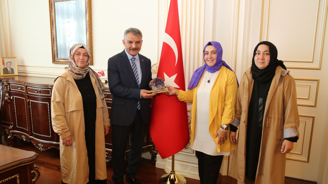 Yozgat'ın önemli kadın kooperatifinden Vali'ye ziyaret: "Ekmeğimizi taştan çıkarıyoruz"