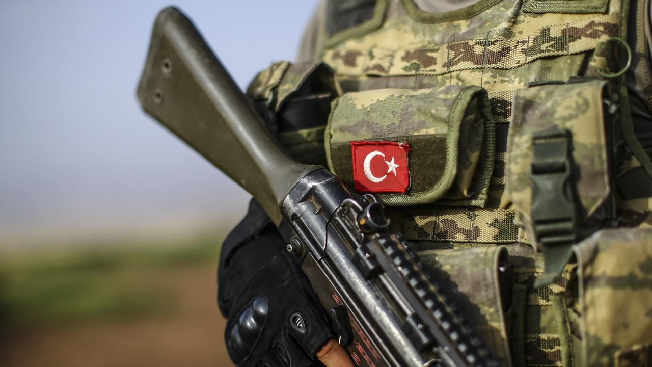 Yasa dışı yollarla sınırları geçmeye çalışan 6'sı FETÖ mensubu 9 kişi yakalandı