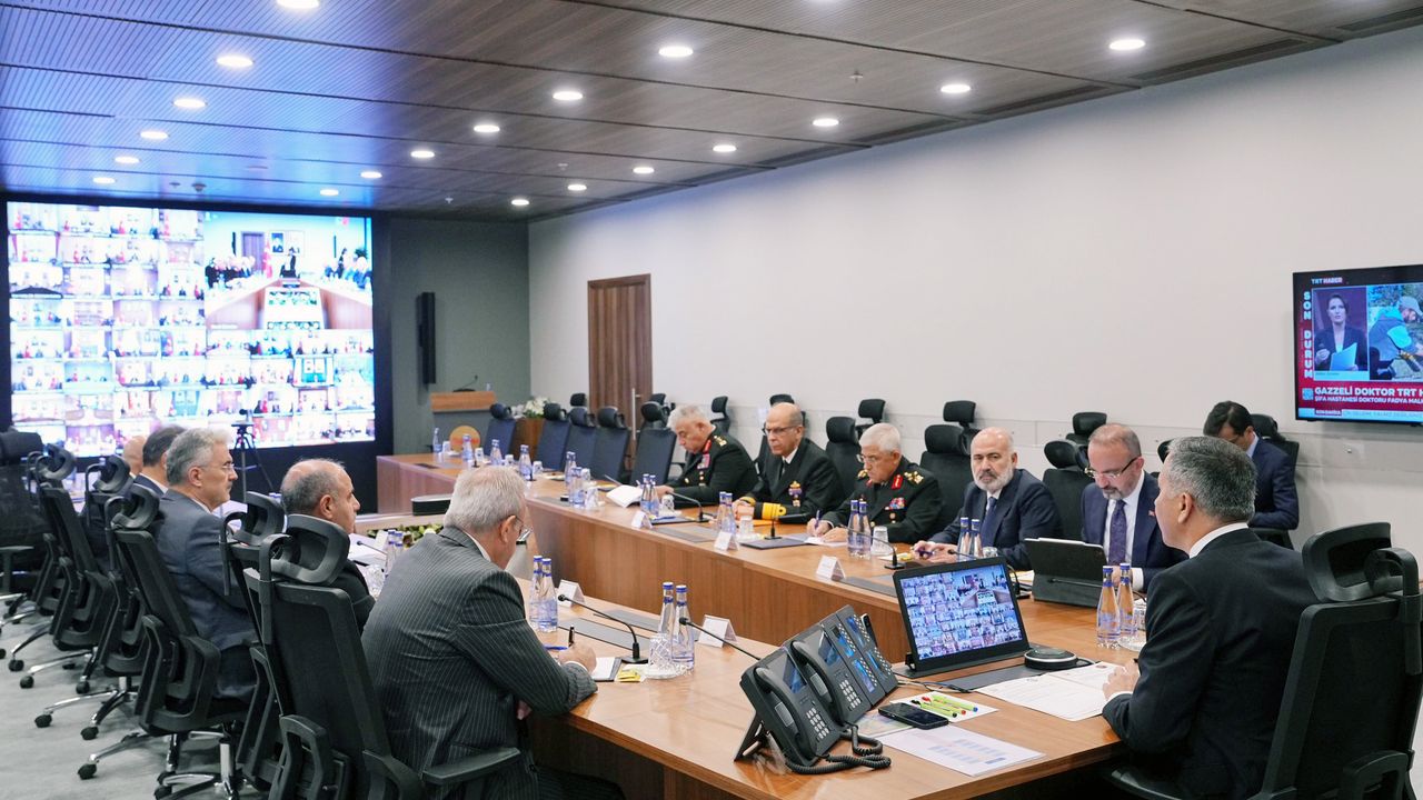 Vali Özkankonferansa katıldı