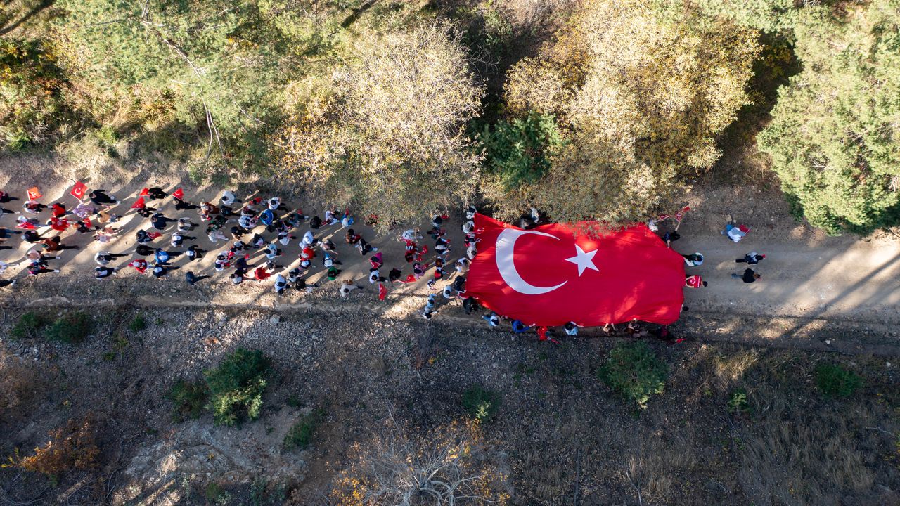 Akdağmadeni'nin eşsiz manzarasında 100. yıl yürüyüşü!