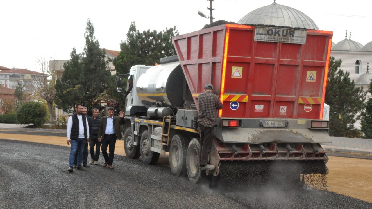 Yerköy'de asfaltlama ve altyapı çalışmalarını gözden geçirdi