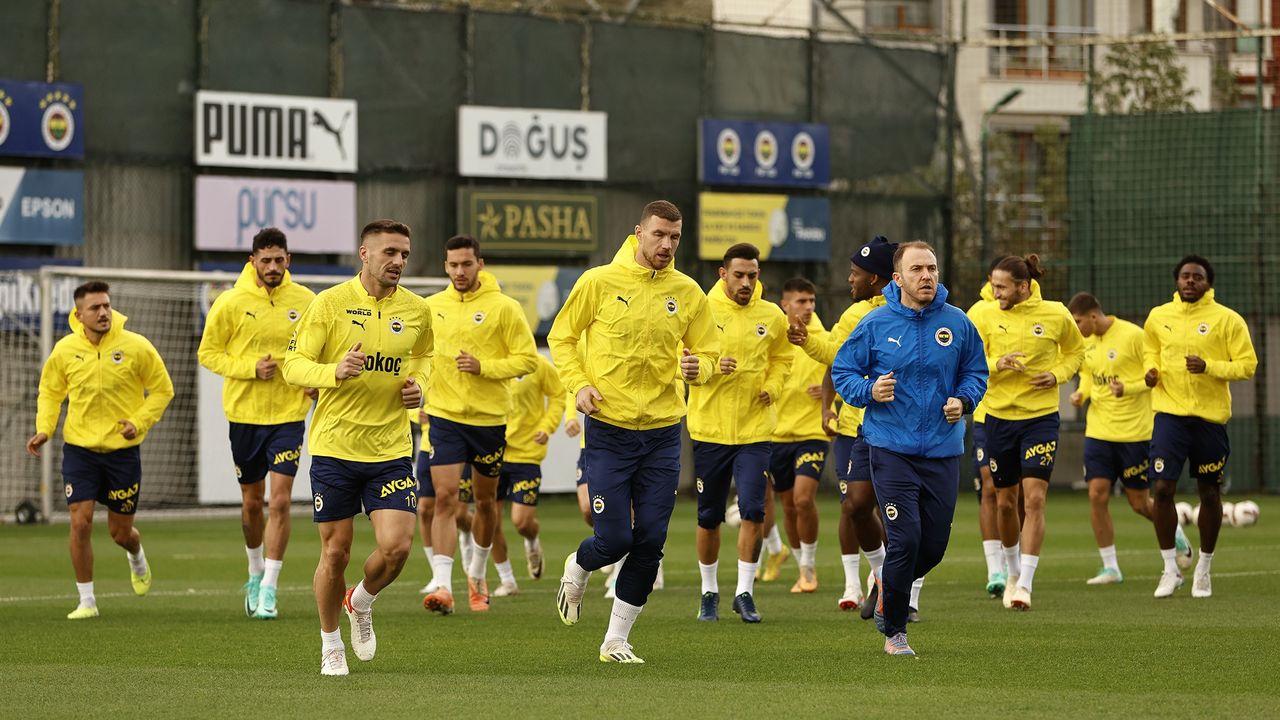 Fenerbahçe’nin kamp kadrosu belli oldu