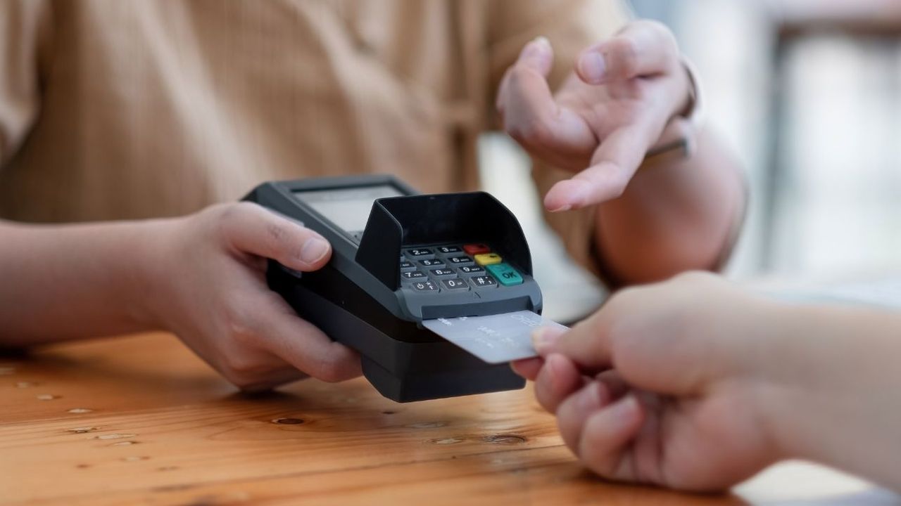 Kredi kartı harcamalarında rekor seviye: İndirimlere fena kandık!