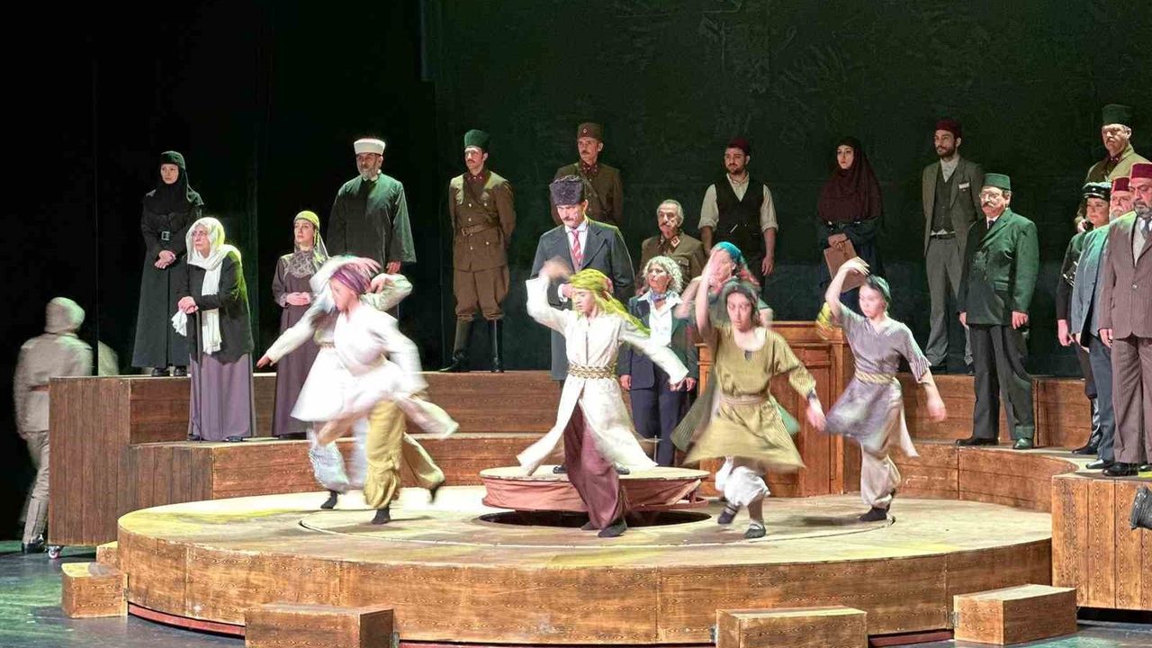 Mustafa Kemal Atatürk'ün hayatı sahnelendi: Samsun'da 'Cumhuriyete Doğru’