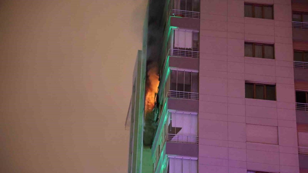8. katta çıkan yangında alevler 9. kata sıçradı