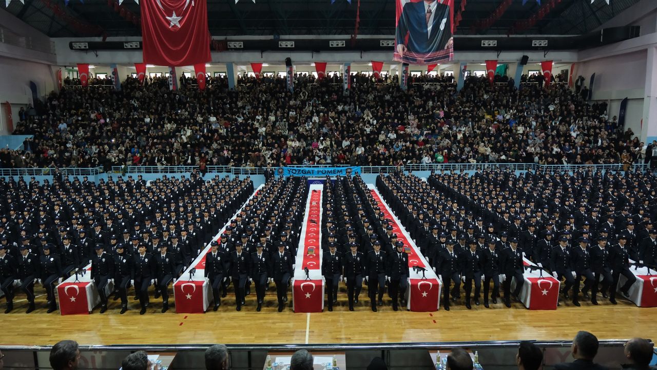 Yozgat'ta mezuniyet heyecanı! Polisliğe ilk adım