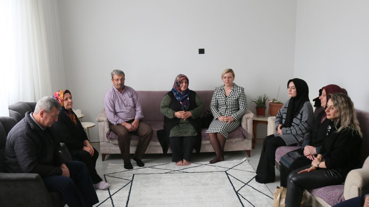 Yozgat Valisi'nin eşi şehit ailelerini ziyaret etti