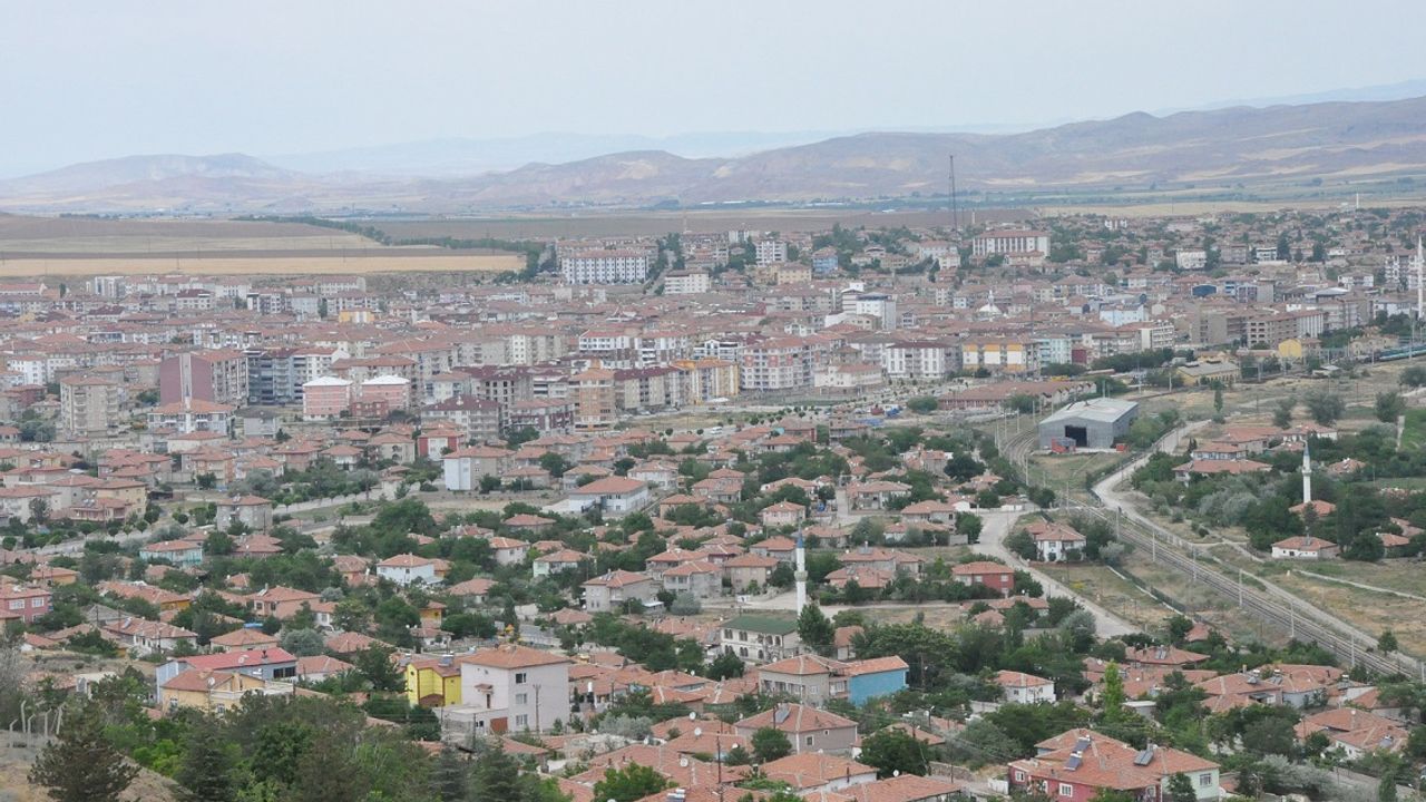 Yozgat'ta şaka gibi olay: Buzdolabı ve çapa makinasını çaldılar!