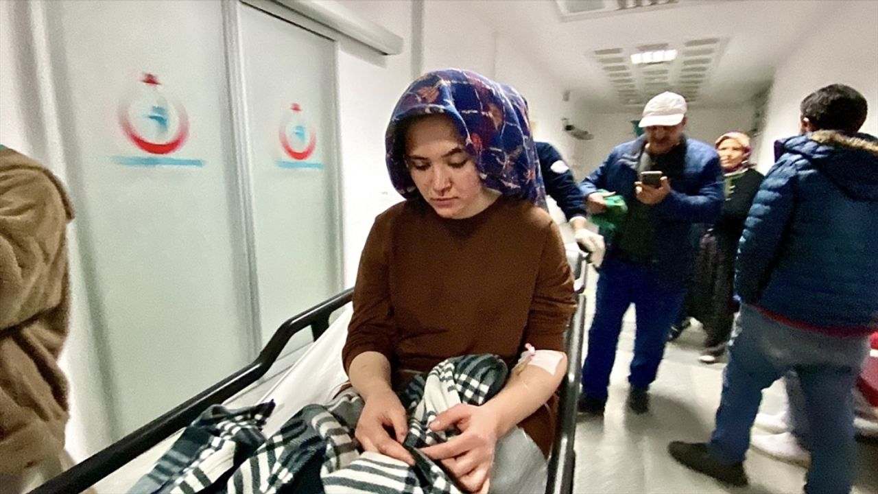 Aksaray'da bir kadın, cep telefonunu gasbeden kişi tarafından kesici aletle yaralandı