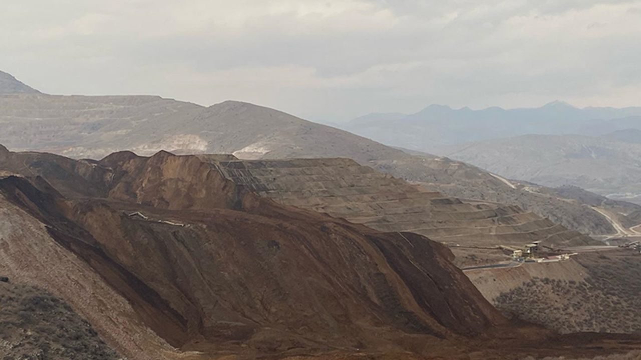Erzincan'da altın madeninde toprak kayması meydana geldi