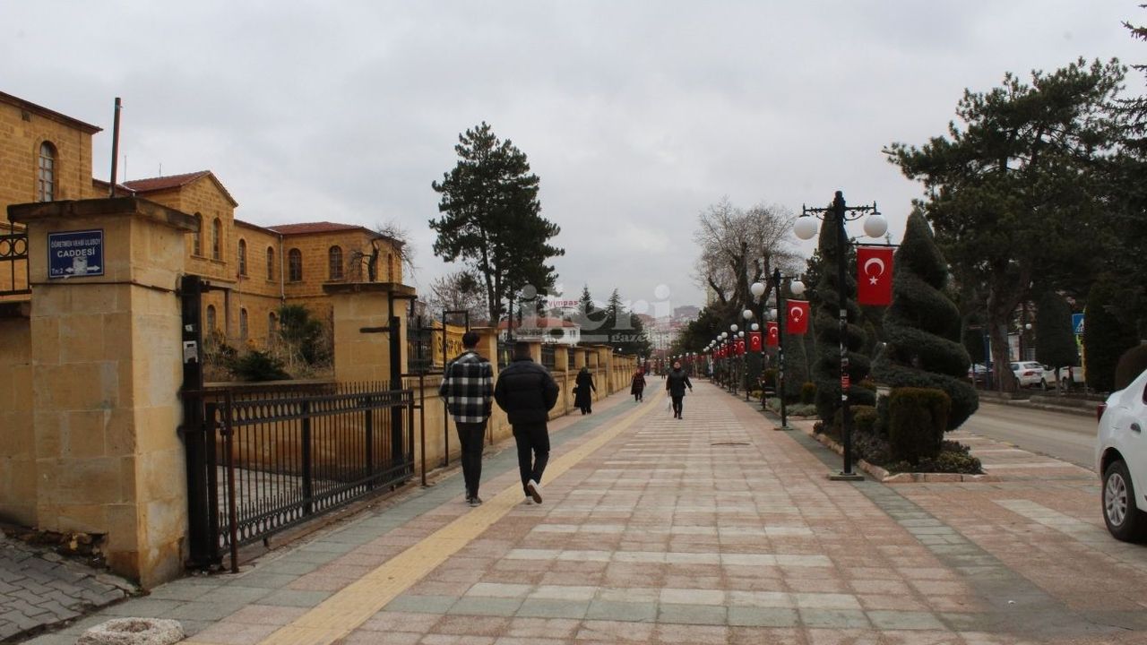 Yozgat'ta eğitimde yerinde inceleme: Okulları tek tek ziyaret etti
