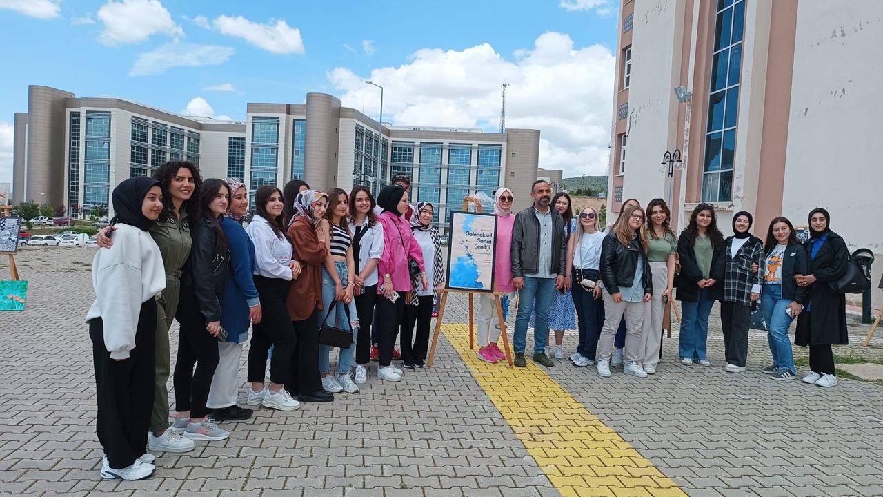 Yozgat Bozok Üniversitesinde geleneksel sanat şenliği sergisi!