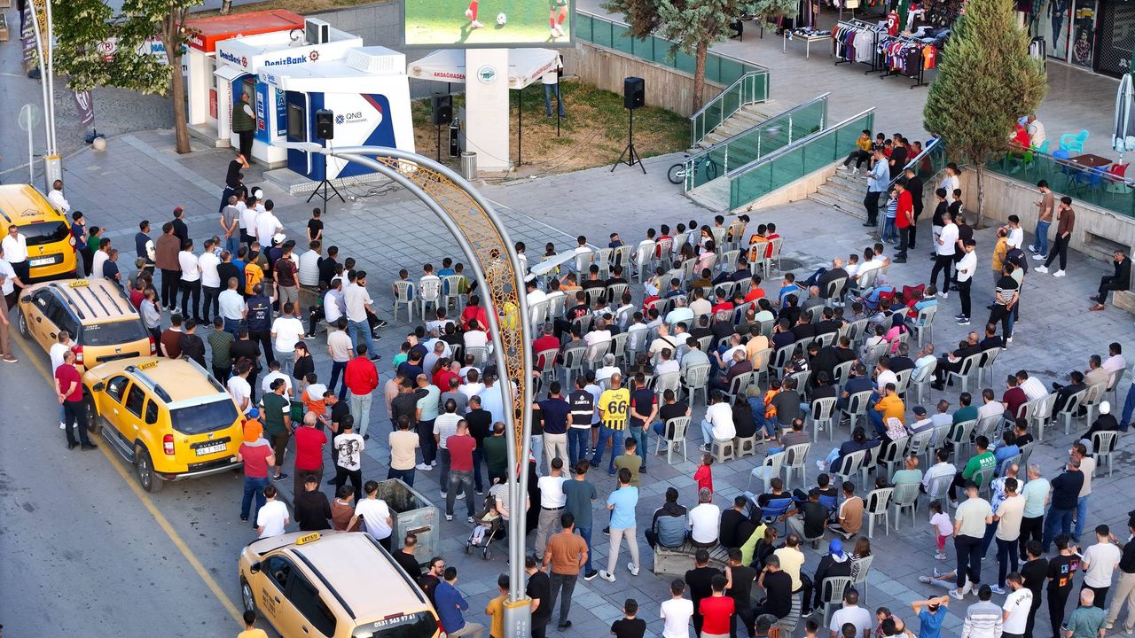 Milliler sahada, Akdağmadeni meydanda!