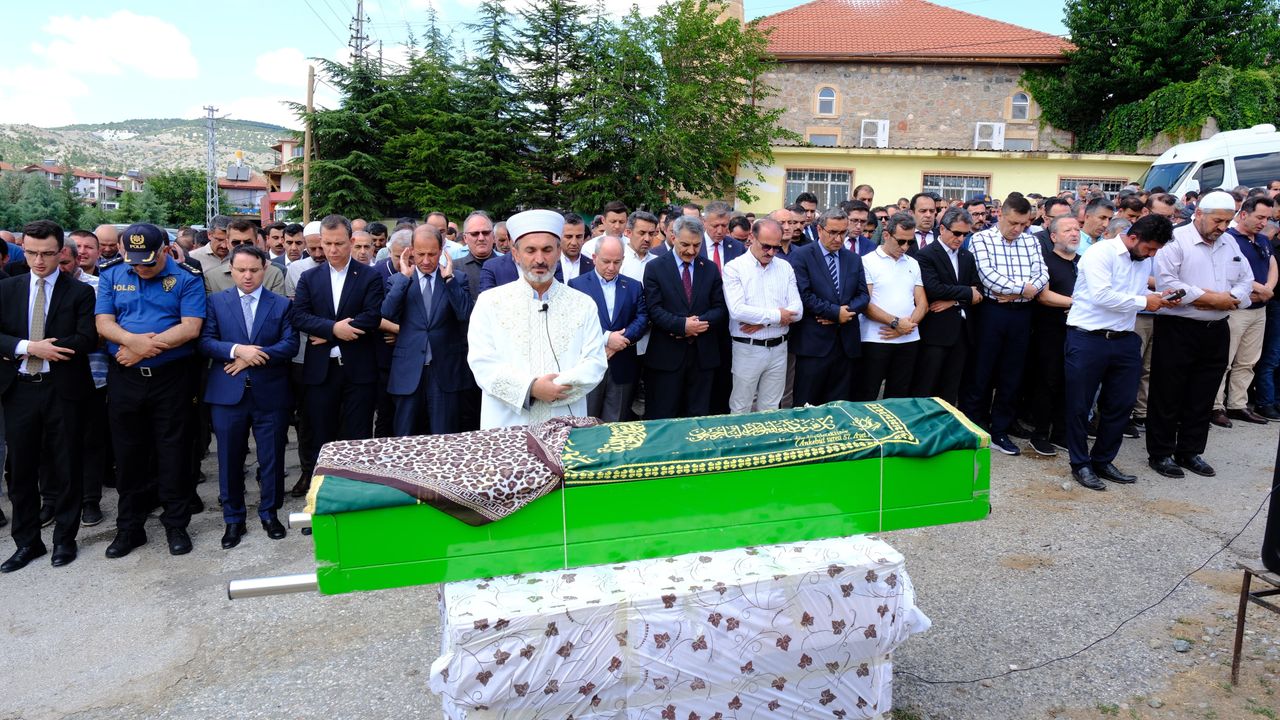 Eski Genel Sekreter'in annesi Yozgat'ta defnedildi!