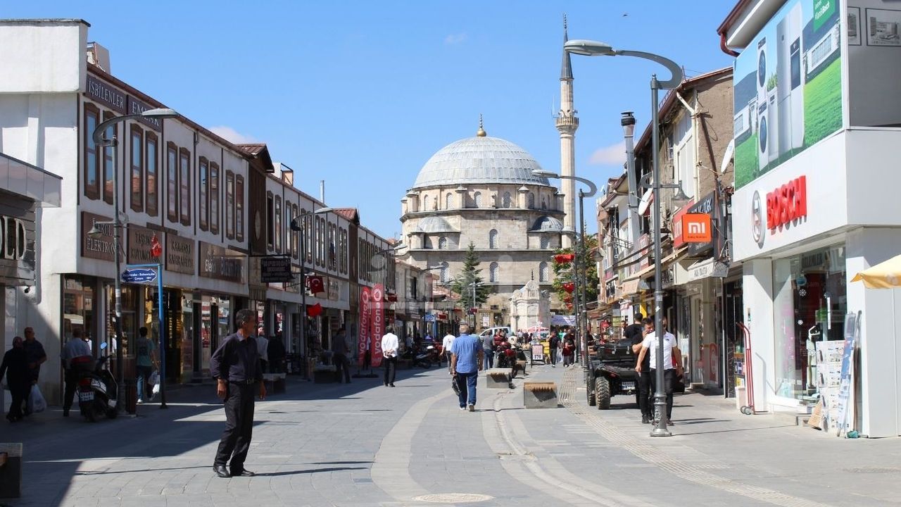 Yozgat'ta vatandaşı bekliyor... Cadde boyunca açıldı!