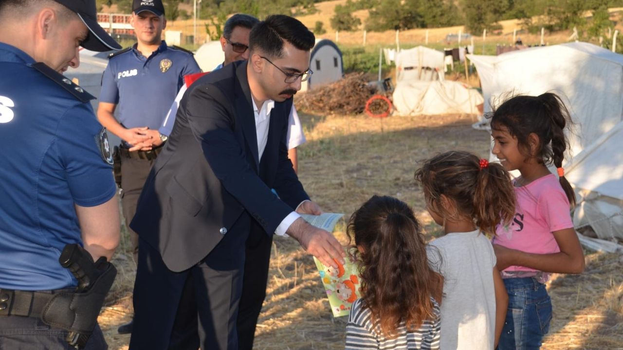 Kaymakam tarım işçilerini yalnız bırakmadı