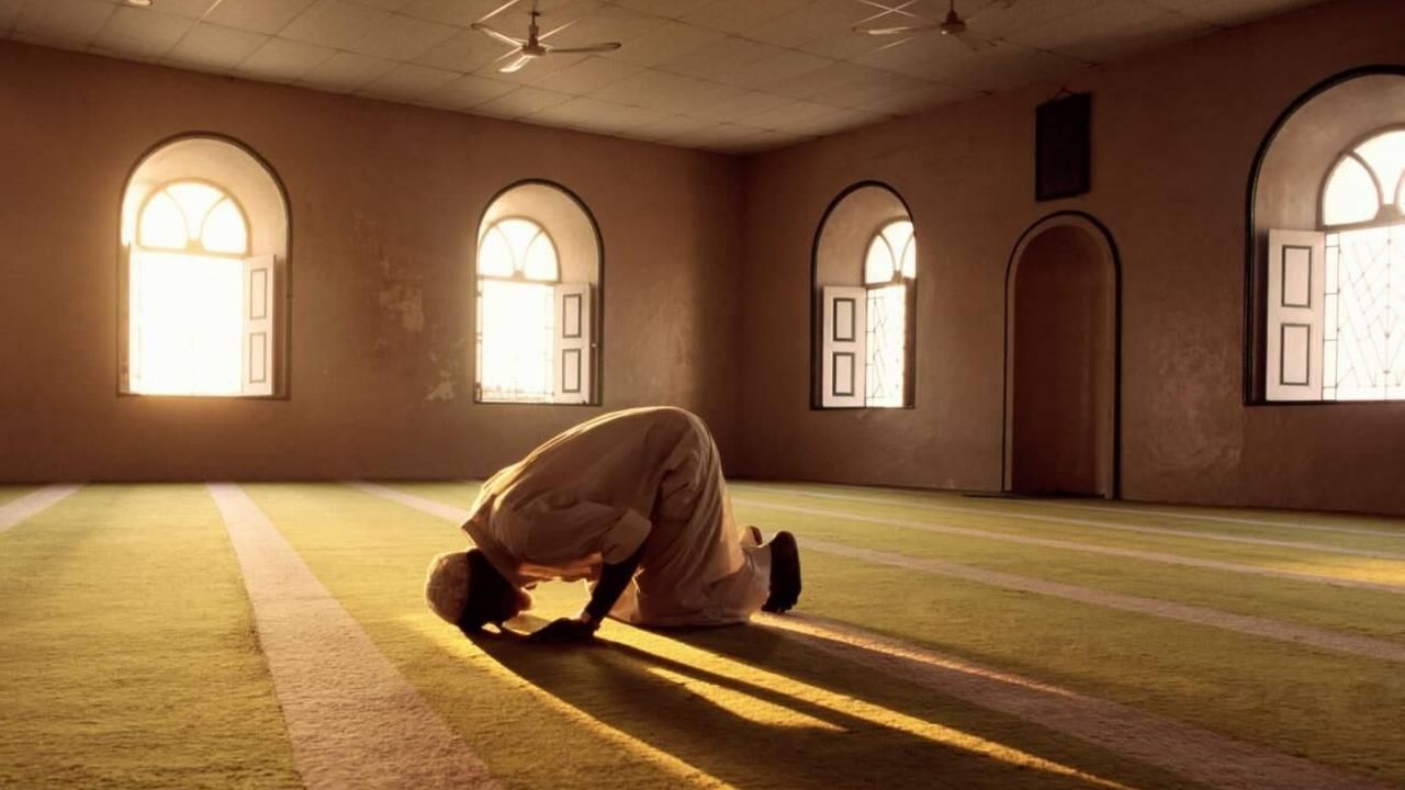 İlk namaz kılan kişi kimdir? Hz. Muhammed’e ilk kim iman etti?