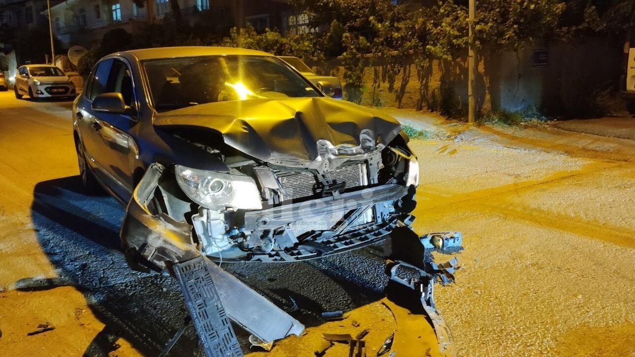Yozgat’ta otomobil ambulansa çarptı!