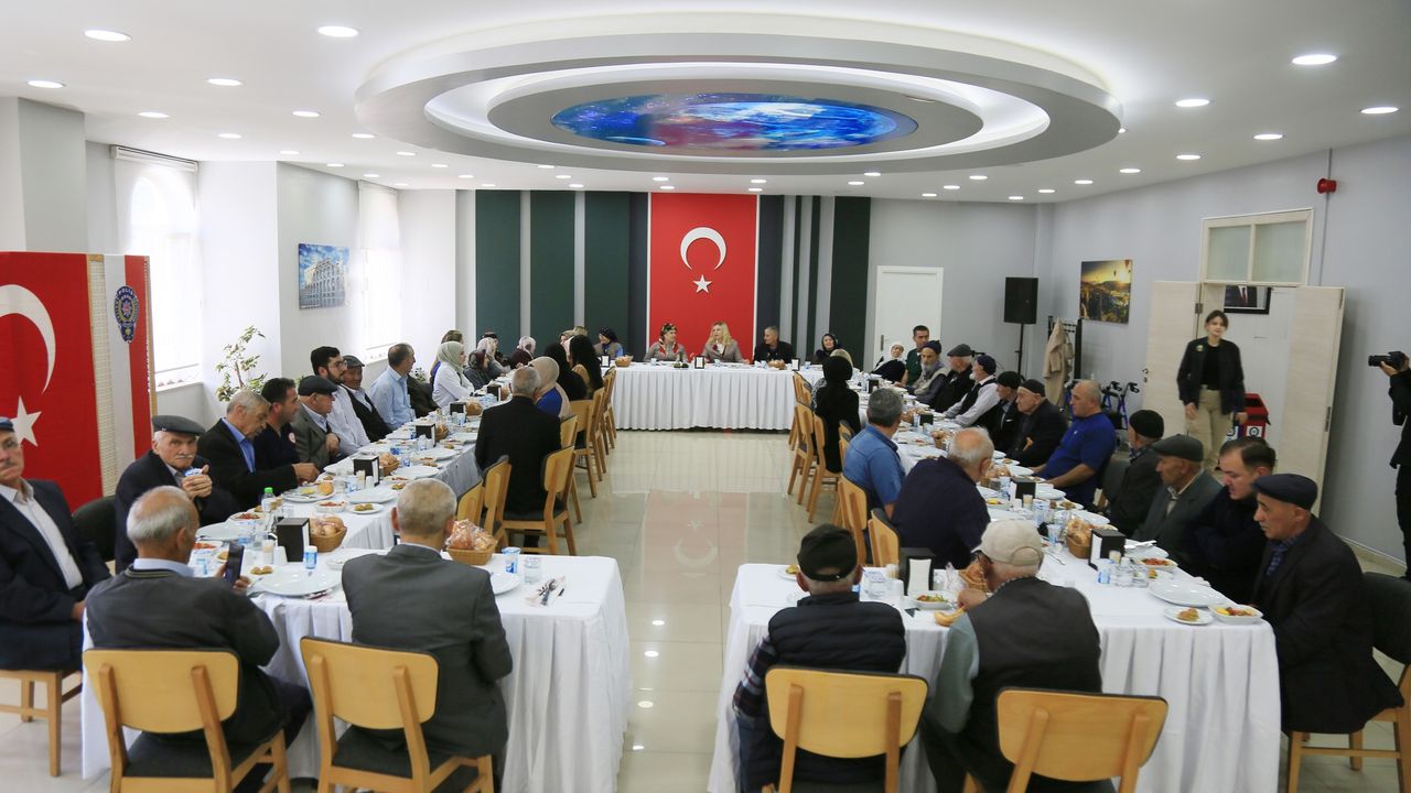 Yozgat'ta kalpleri ısıtan etkinlik: Arzu Özkan ulu çınarları ağırladı