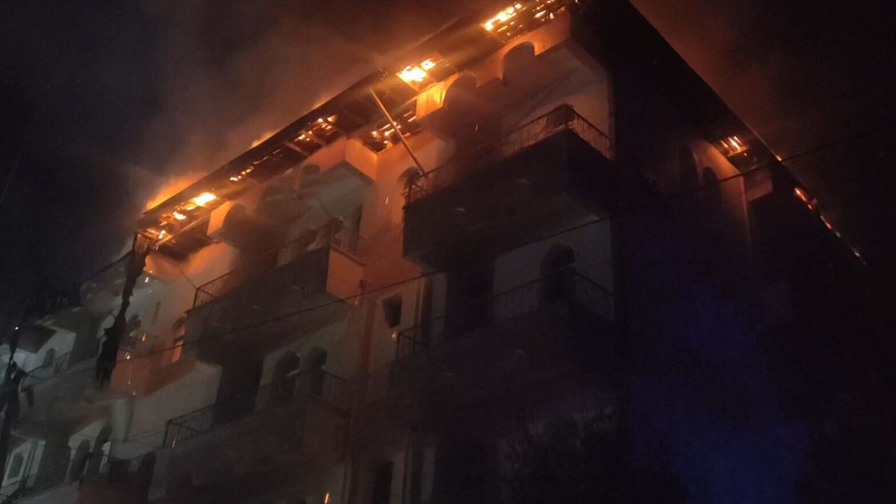 Yozgat'ta apartman çatısında yangın!