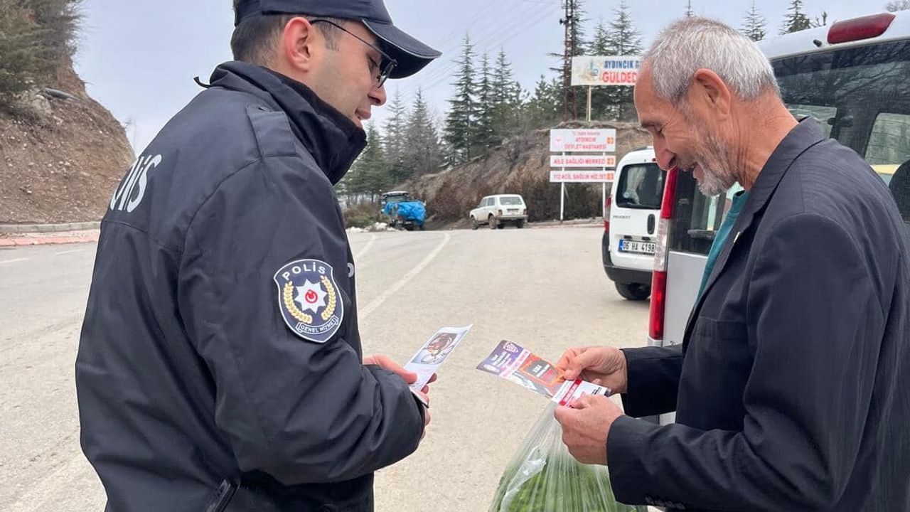 Aydıncık'ta ekipler vatandaşları bilgilendirdi