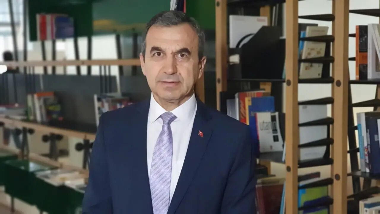 Tarihçi Naim Babüroğlu kimdir? Naim Babüroğlu nereli?