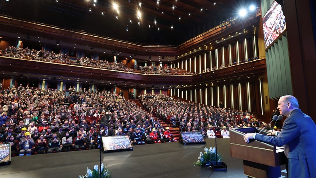 YOBÜ Rektörü Yaşar gençlik programına katıldı