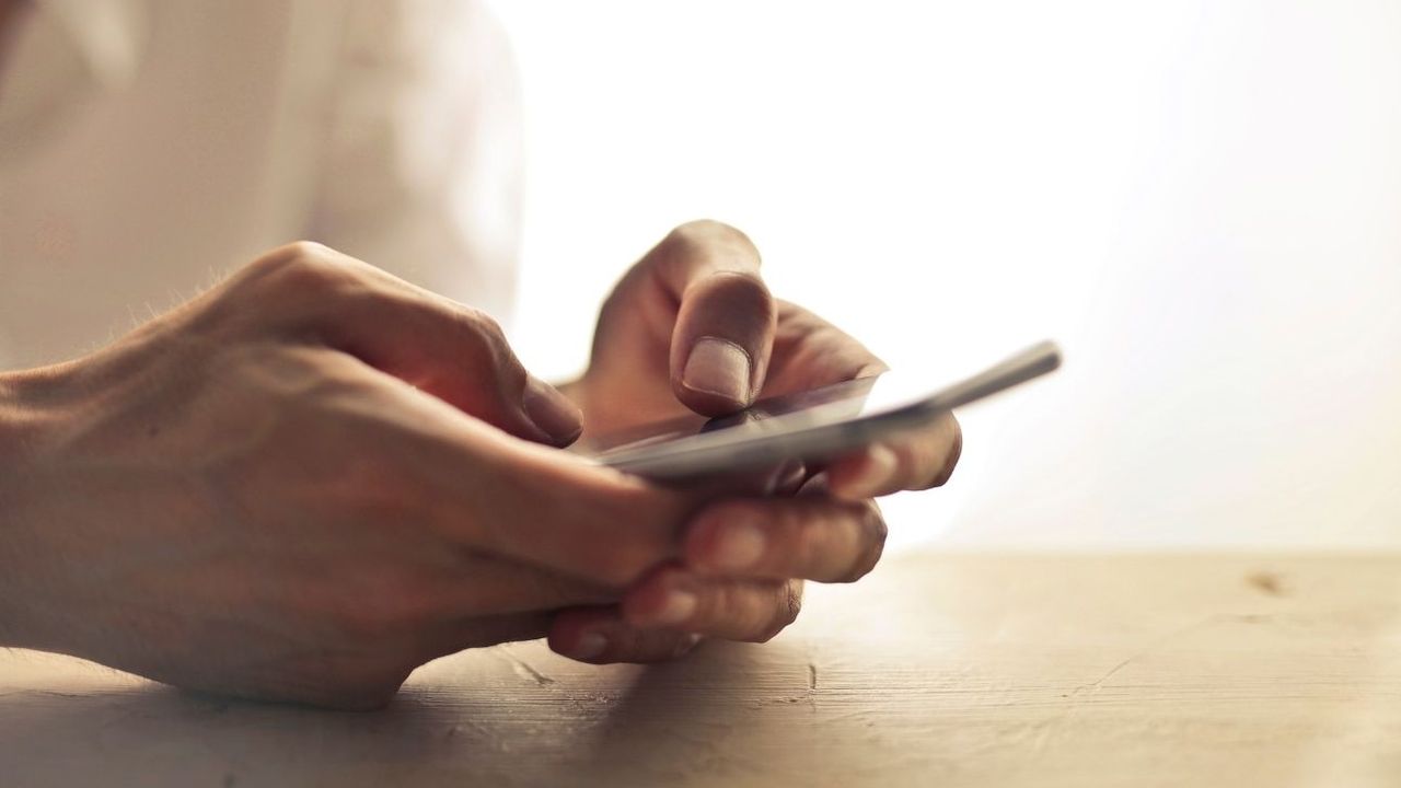O telefonu olanlar yaşadı: Kullanıcılarına para ödüyor!
