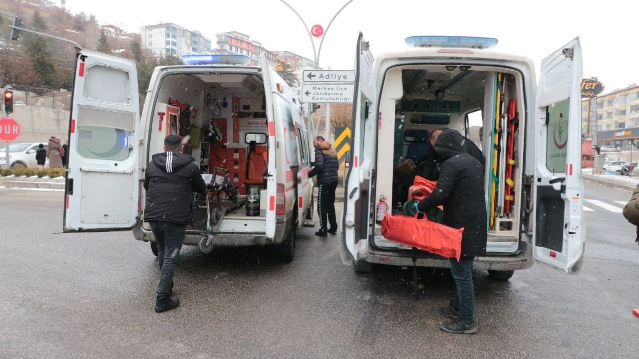 Yozgat'ta ambulansla otomobil çarpıştı: 2 yaralı!
