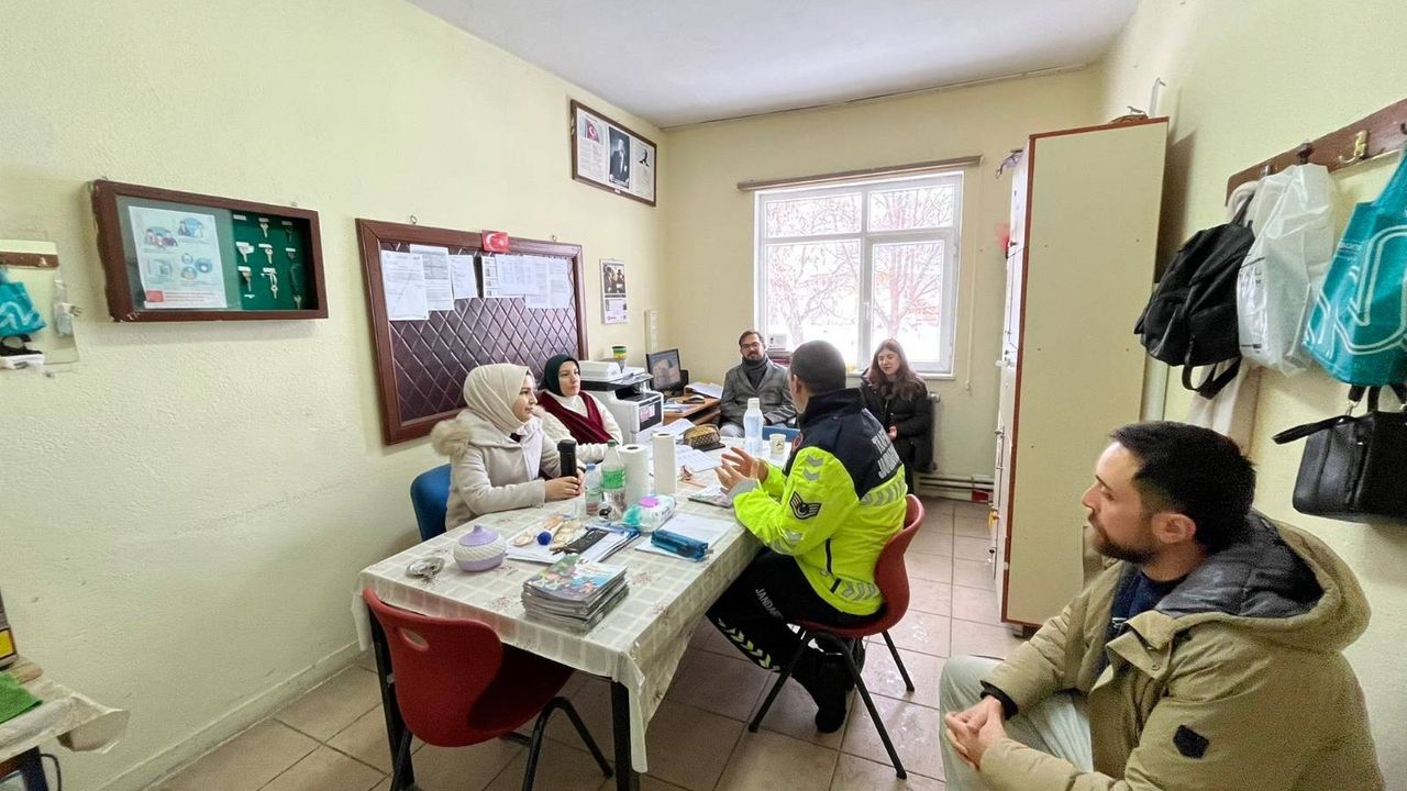 Jandarma Sarıkaya’da seminer düzenledi
