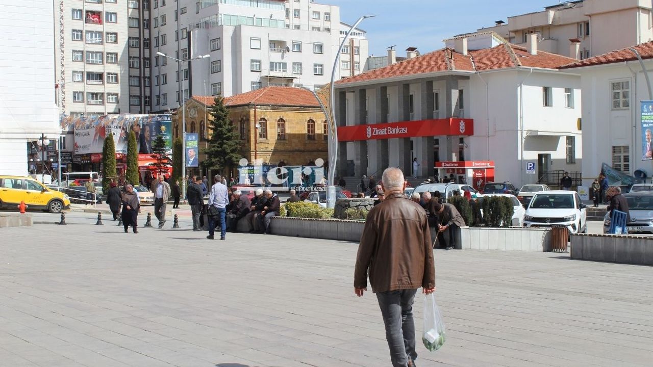 Emeklilerin merakla beklediği bayram ikramiyelerinde yeni gelişme!