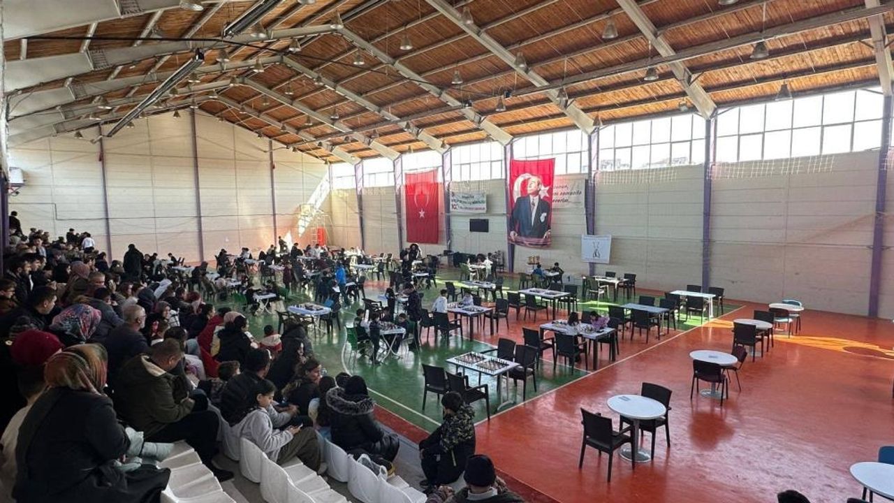 Boğazlıyan'da 150 sporcu satrançta kıyasıya yarıştı!