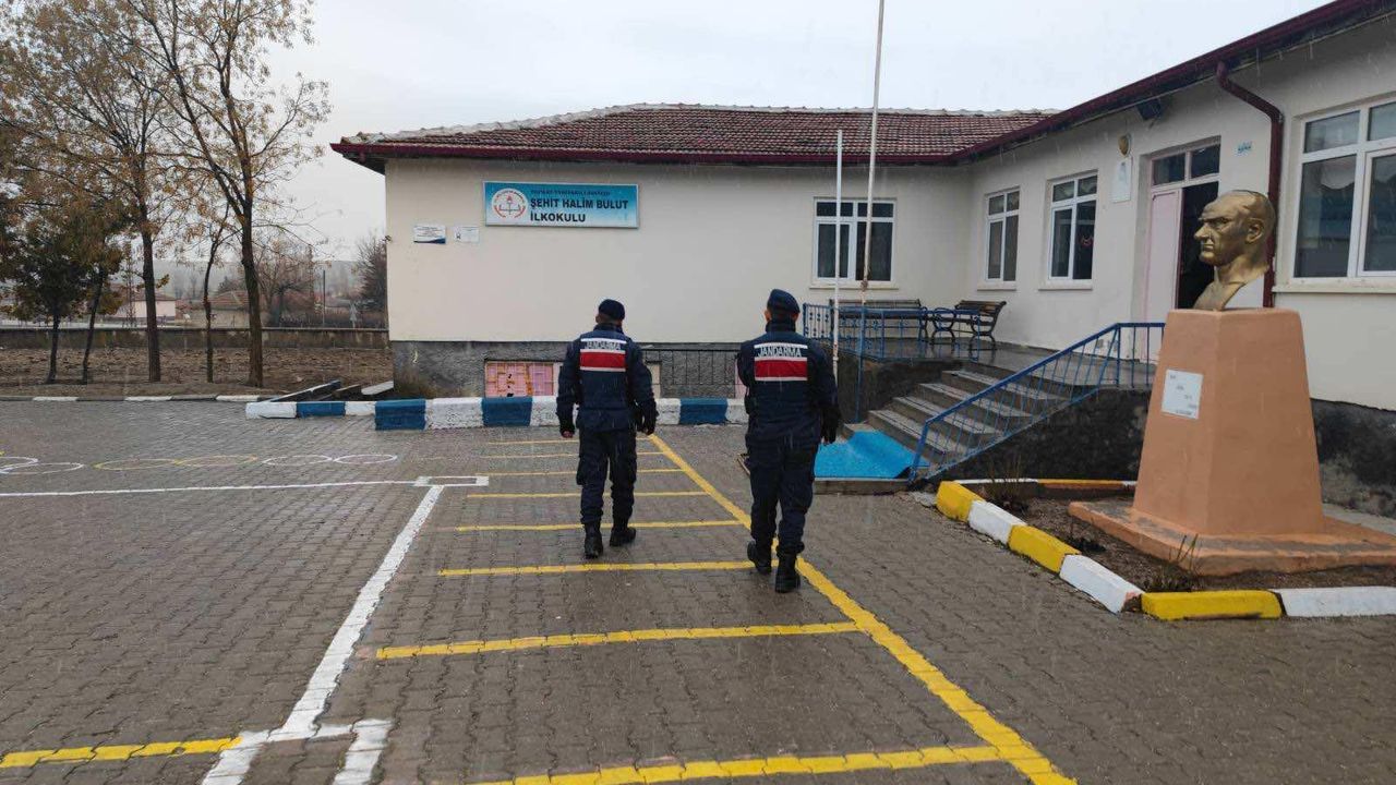 Yozgat jandarması tarafından okul çevresi denetlendi