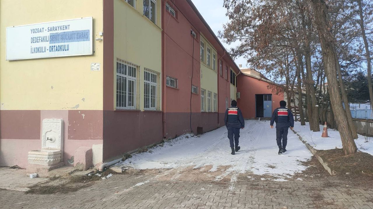 Jandarmadan Saraykent'te okullara denetim