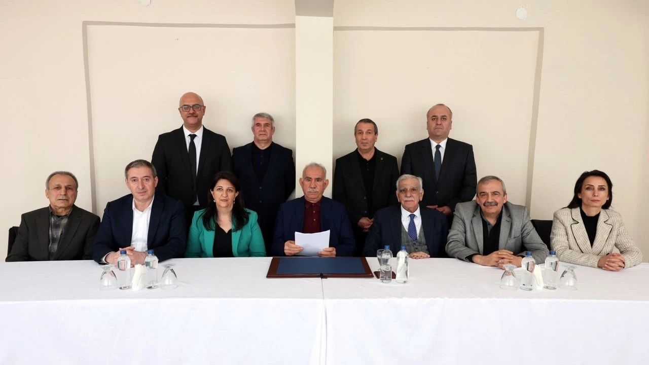 Öcalan’ın fotoğrafındaki diğer tutuklular kim? Hamili Yıldırım kimdir?