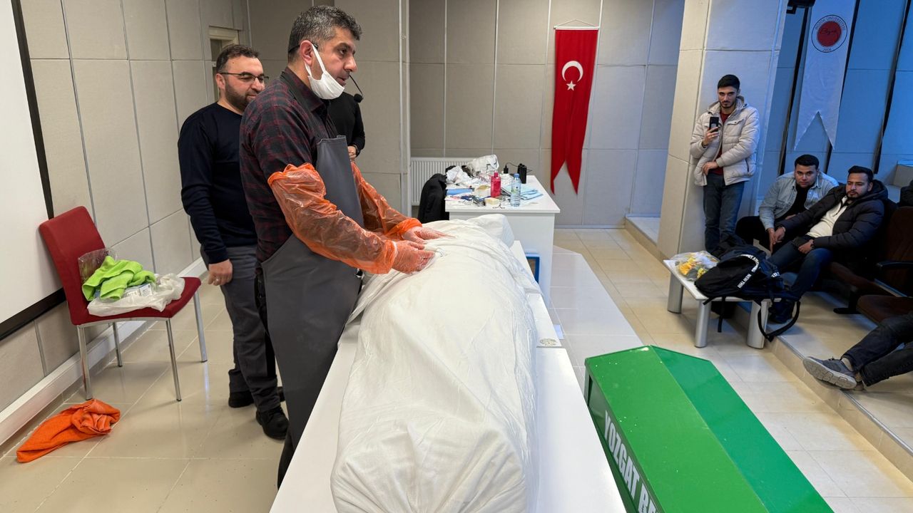 Yozgat'ta öğrencilere gassallık öğretildi