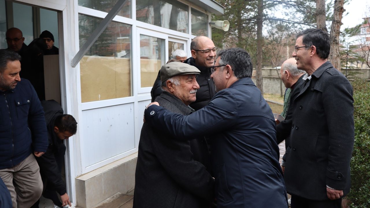 Yerköy Belediye Başkanı Arslan vatandaşlarla birlikte