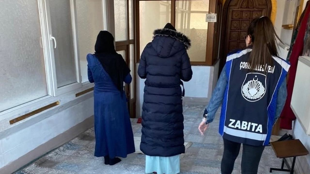 Yozgat'ın dibinde akılalmaz olay: Zabıtayı görünce namaza durdular!