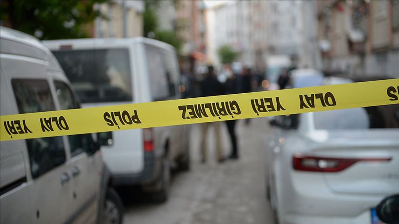 Boşanma aşamasındaki karısını öldürüp intihar etti