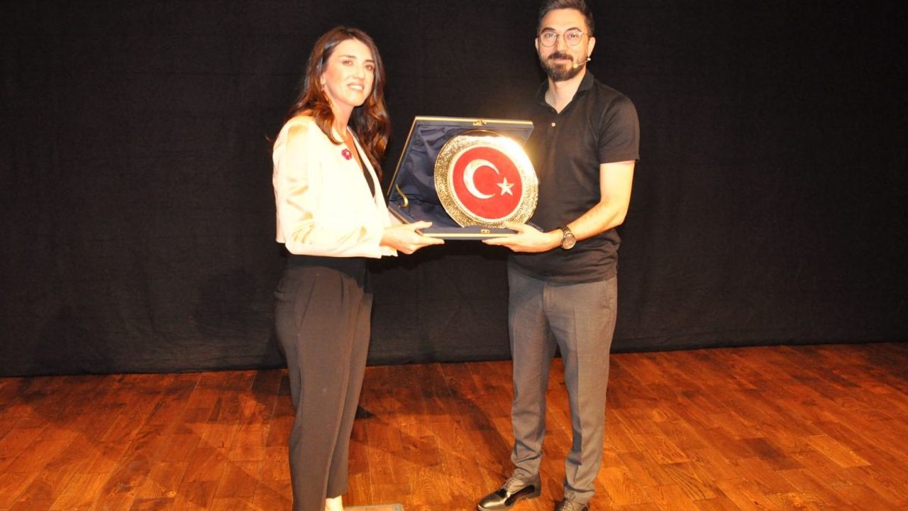 Kadın doğum uzmanı Dr. Deniz Şimşek kimdir?