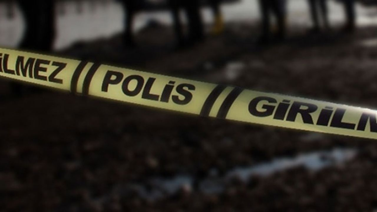 Kaskla kamufle olmaya çalışan hırsız park halindeki motosikleti çaldı