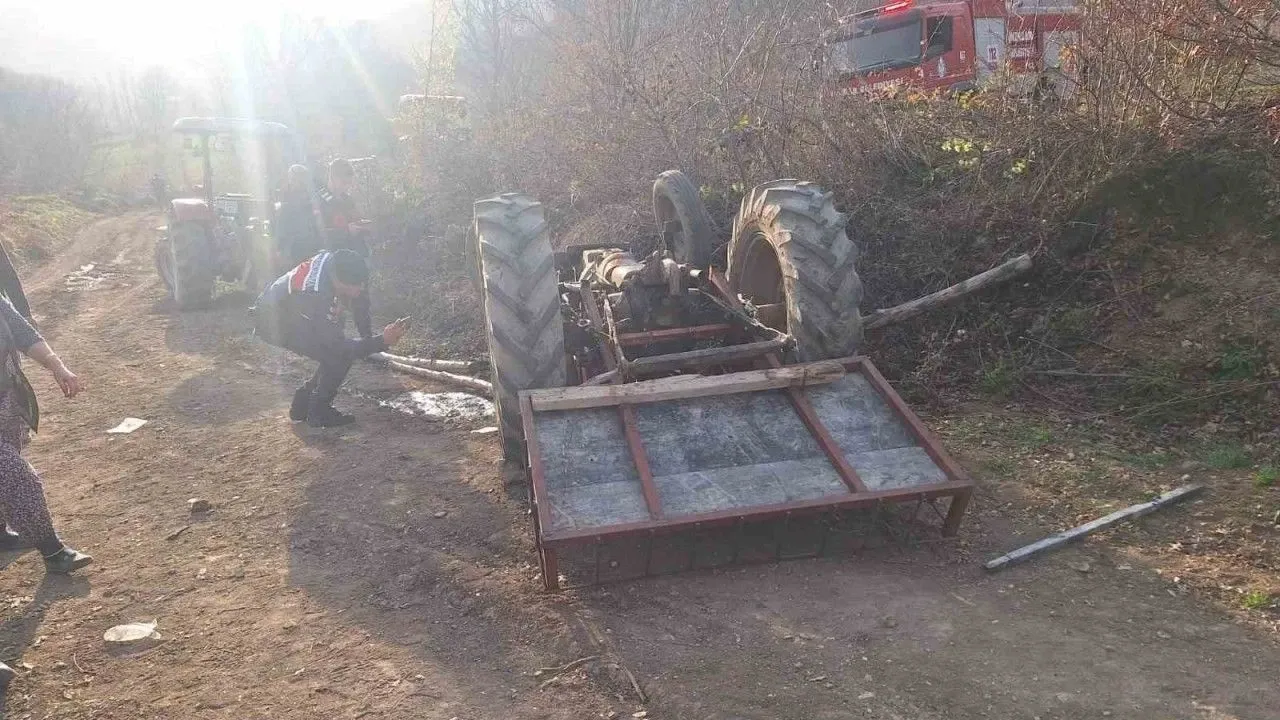 Korkutan kaza... Traktör devrildi: sürücü yaralandı!