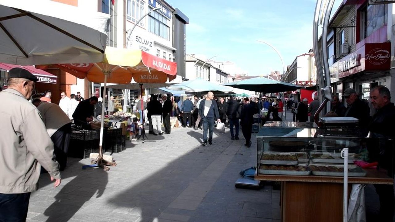 Ramazan sofralarının tatlı kraliçesi: Ekmek kadayıfı