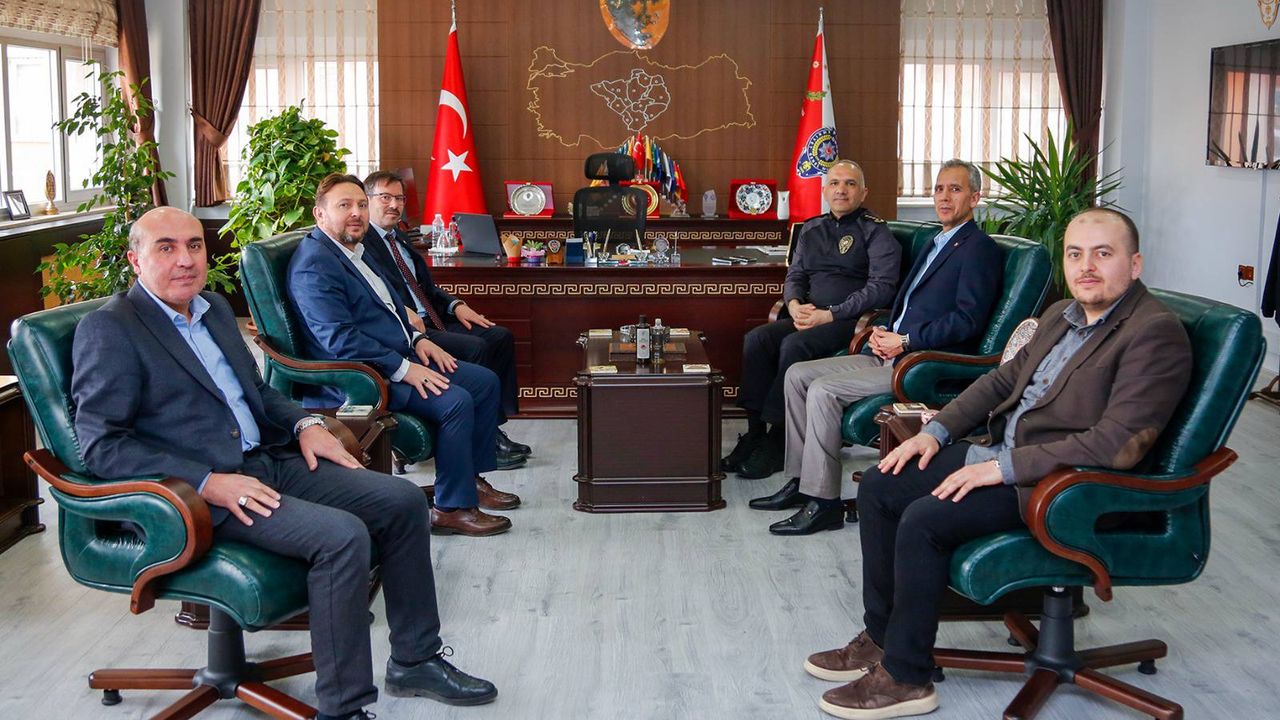 Hasan Kandemir’den Alay Komutanı ve Emniyet Müdürüne ziyaret