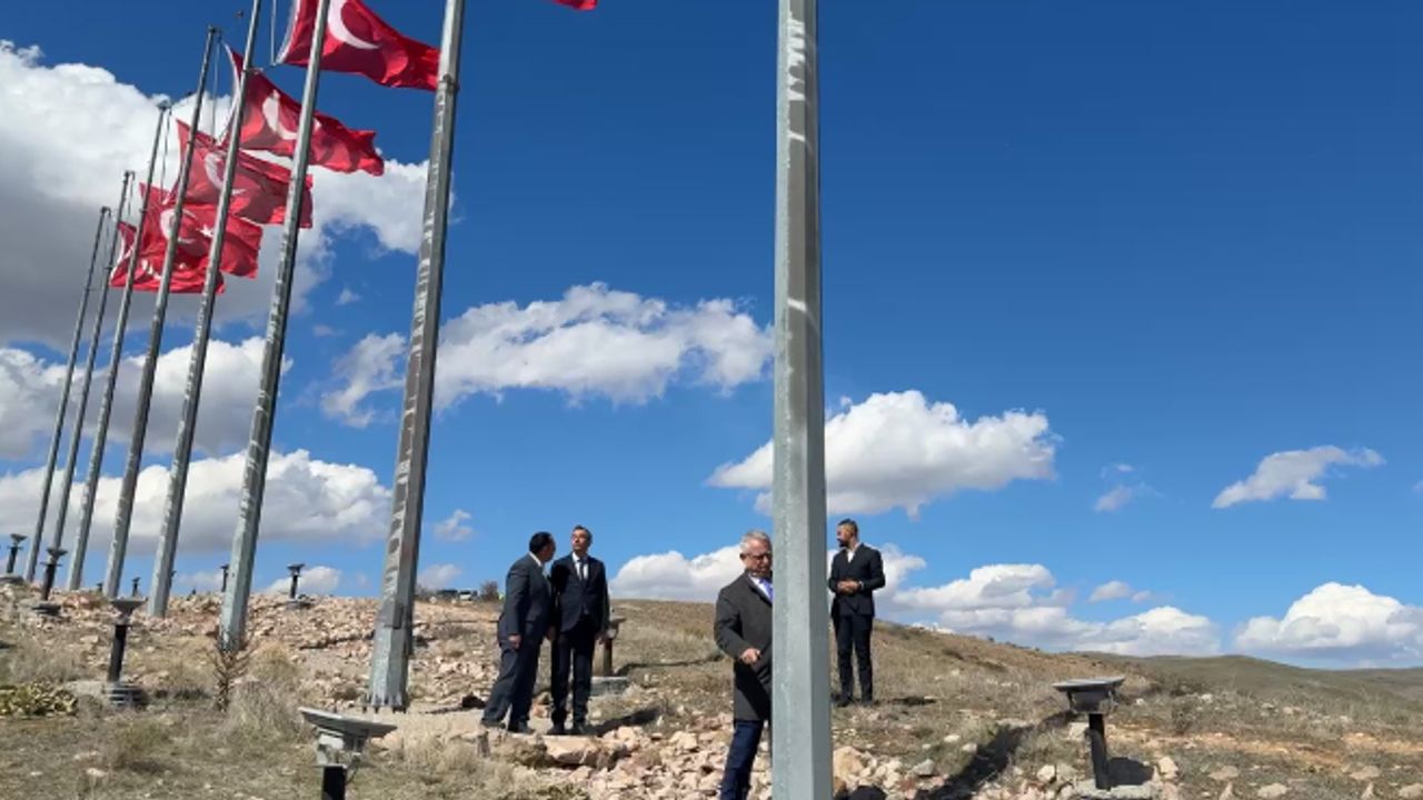 Yozgat'ta bayraklar yeniden dalgalandı