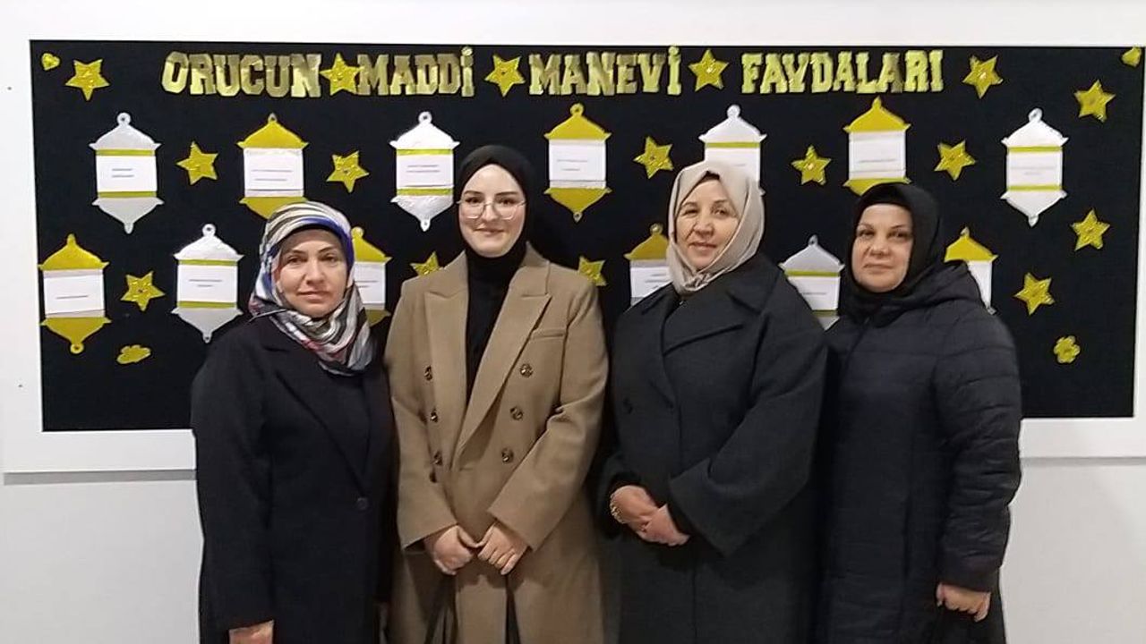Kur'an kursu öğrencileriyle iftar yaptı